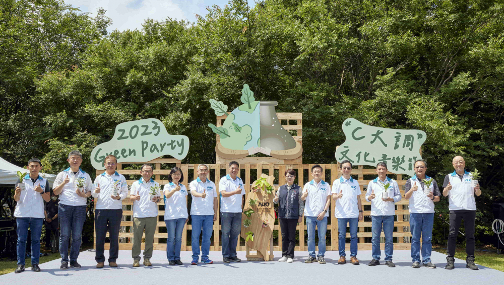 友達光電攜手供應商夥伴及台中市政府，共同倡議及推廣加樹減塑、節能減碳的淨零綠生活