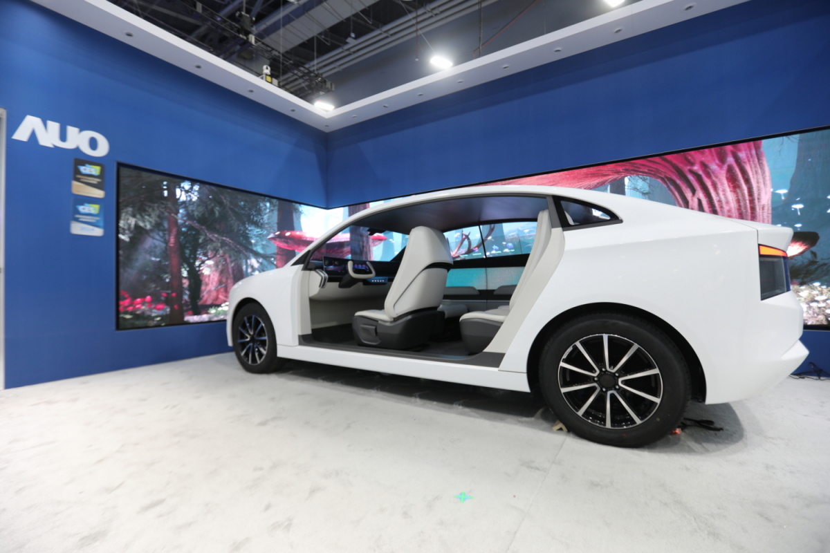 世界杯下单平台网站官网发表全新Smart Cockpit 2024，大秀显示应用成果、及释放Micro LED终极显示技术量能的全新智慧座舱，以营造突破性、沉浸式的视觉体验，重新定义智慧座舱，满足驾乘人员的全方位感受。