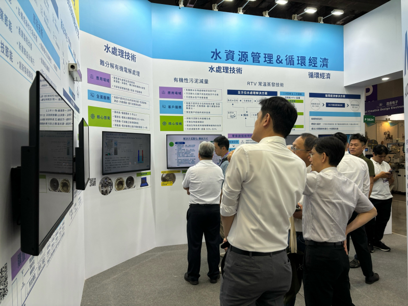 友達以深厚的智慧製造經驗發展永續戰略，積極延伸價值鏈，轉化成可供外界使用的綠色智慧服務，進軍SEMICON Taiwan 2024，提供半導體產業鏈打造AI世代的永續即戰力。
