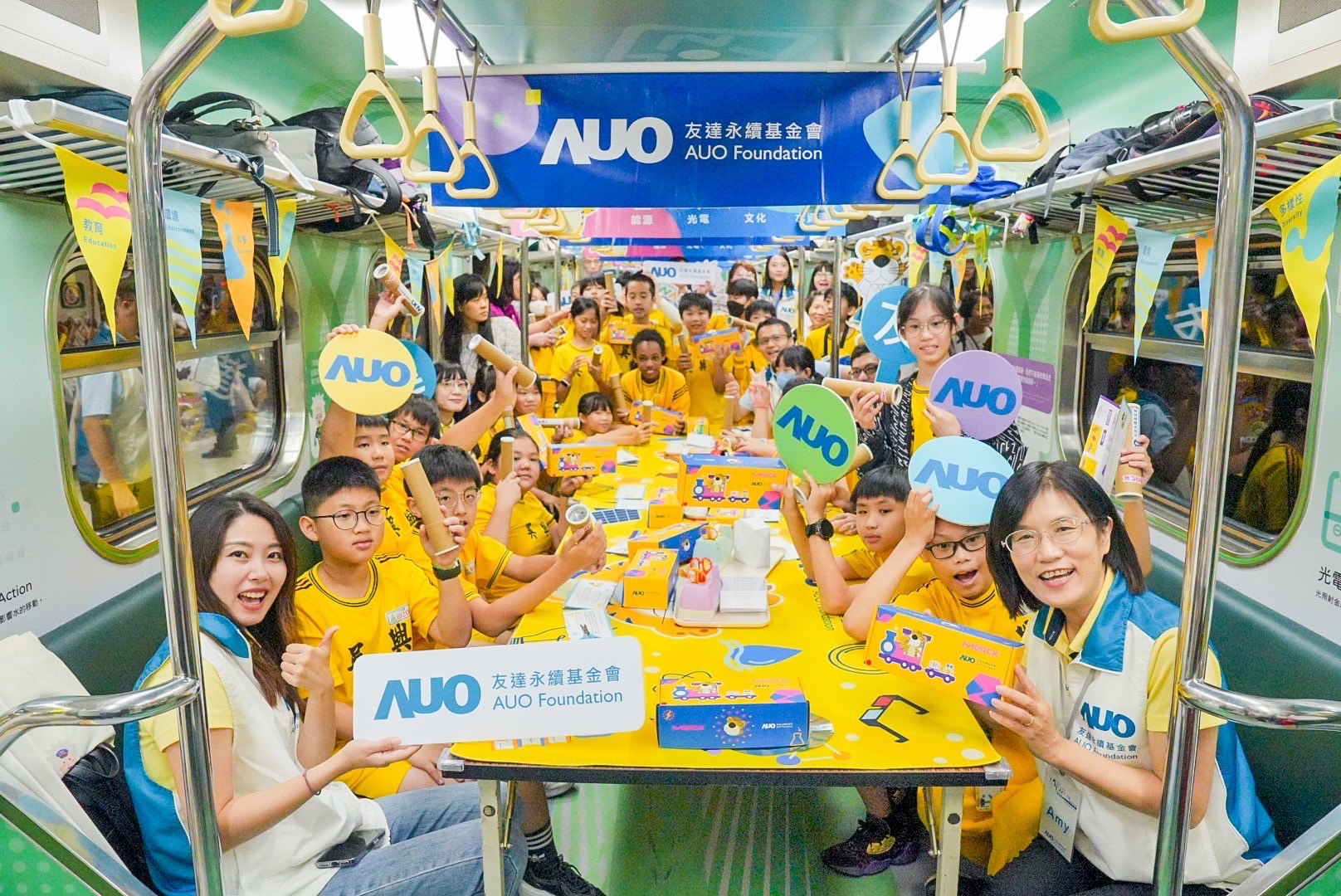 友達永續基金會響應國科會推動的「臺灣科普環島列車」正式啟航，透過「生活中的科學」車廂課程設計，展開為期6天巡迴全臺17個縣市、停靠32站的移動式科普之旅