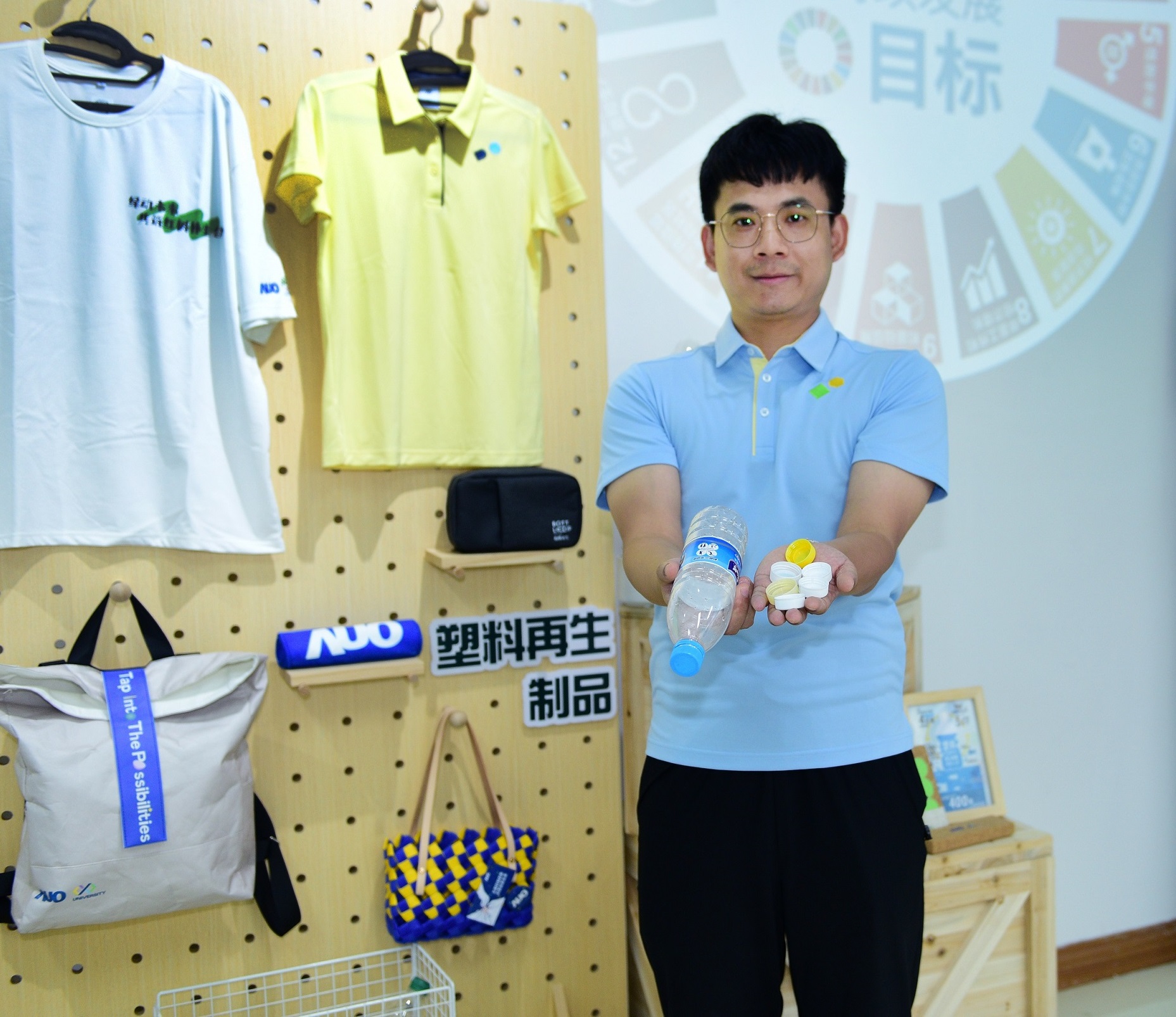 「2024智慧世界杯下单平台网站官网展」永续发展馆中，展示世界杯下单平台网站官网厦门驱动永续发展之成果，包含将厂内废弃物再制为实用物品，将永续发展理念深植于员工生活日常实践