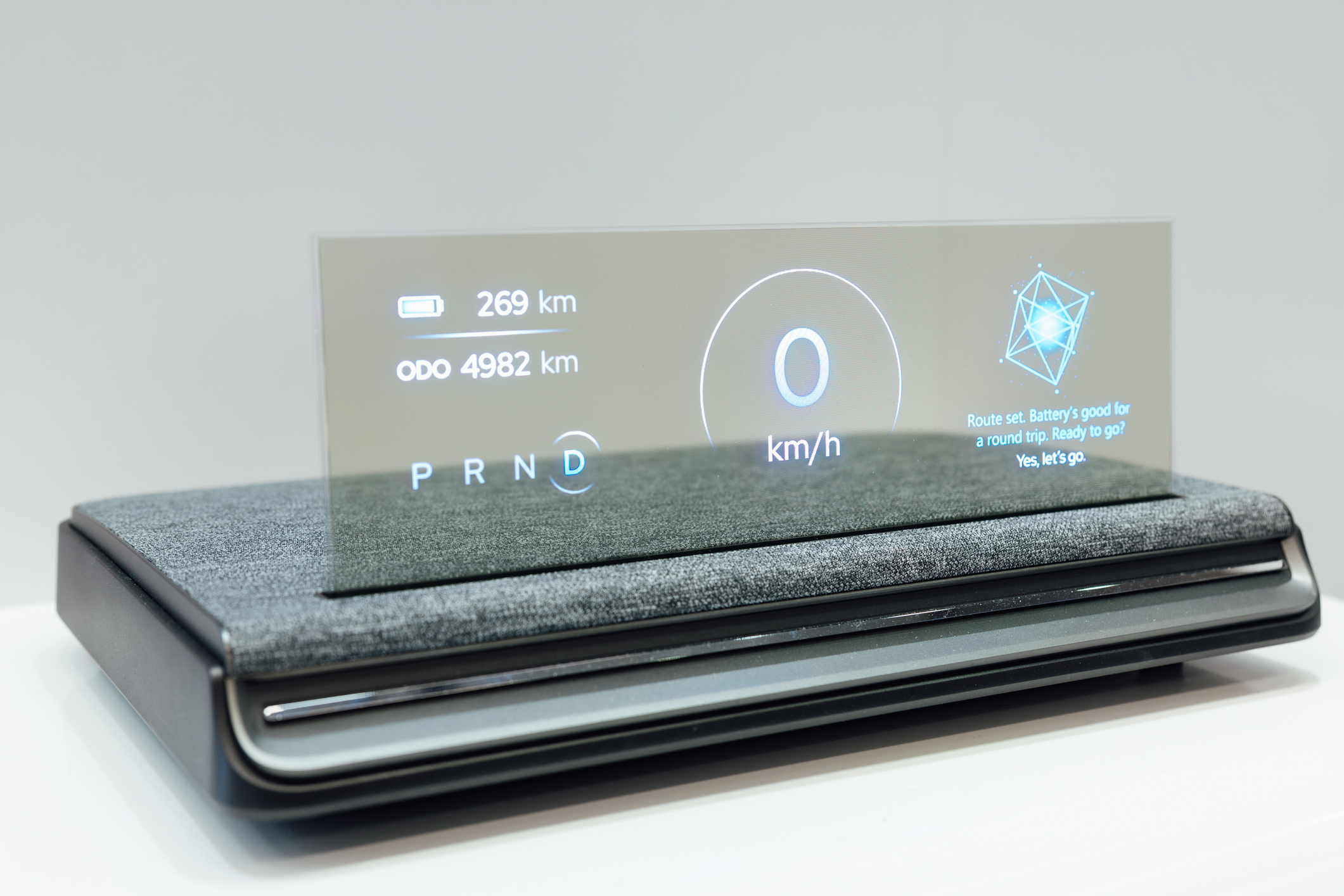 全球首款Aero Module透明Micro LED顯示器模組外觀輕盈通透，可與數位內容完美融合，提供動態顯示、先進控制、個人化沉浸感受。